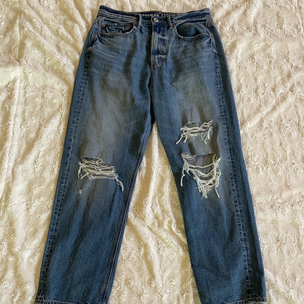AE 90s Boyfriend ripped jeans-size 6